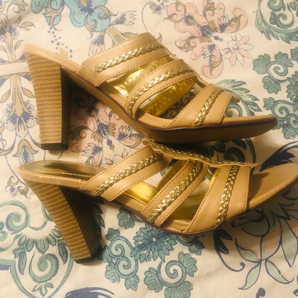 Shoes - Picture 2 of 4